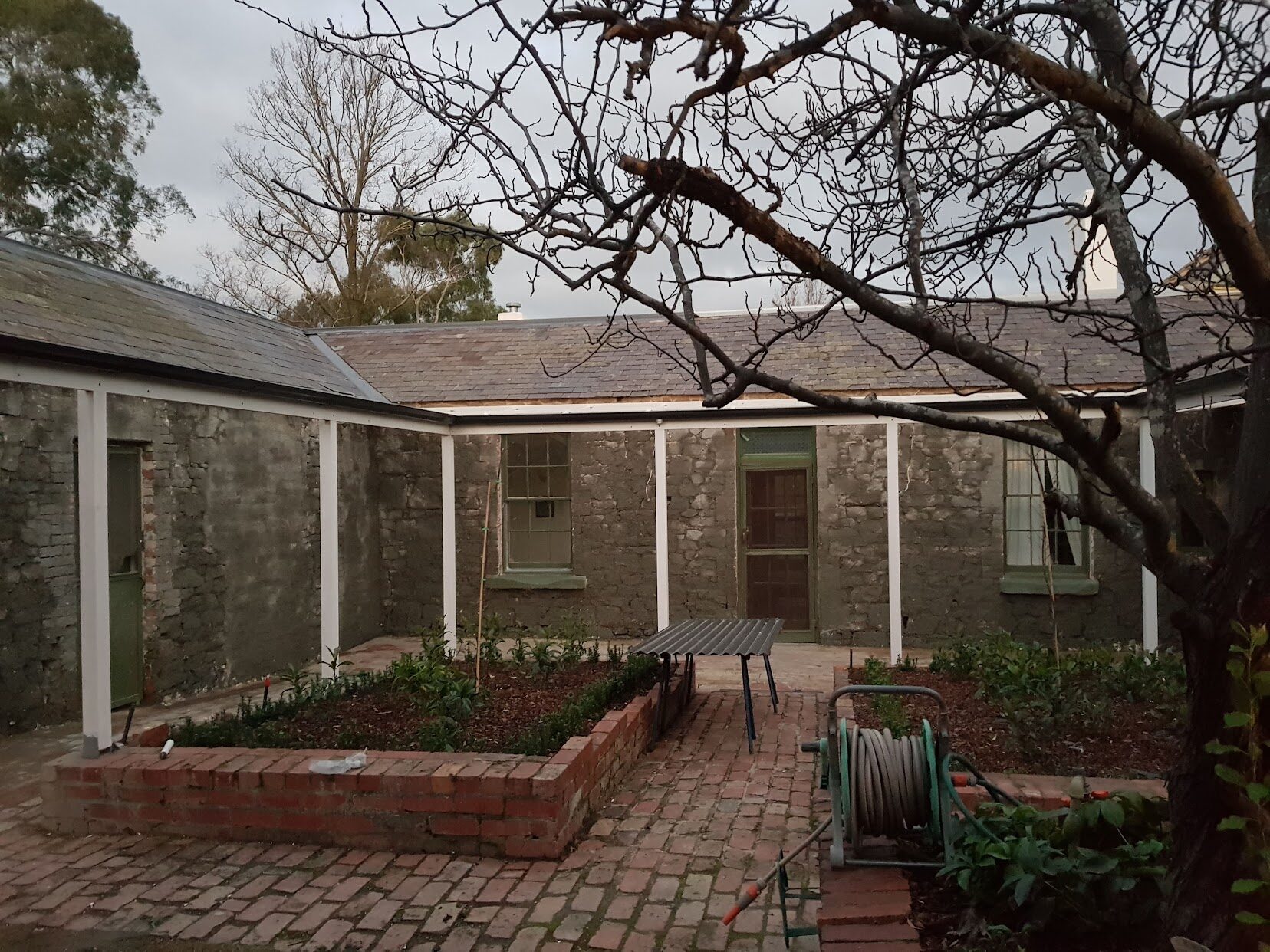 Splash coat applied to the prepared elevations of Rosehill Homestead